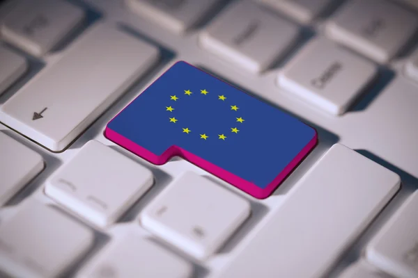 Европейский флаг союза против клавиатуры — стоковое фото