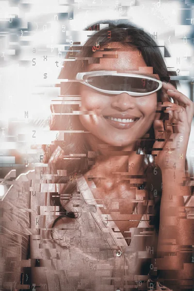 Geschäftsfrau mit virtueller 3D-Brille — Stockfoto