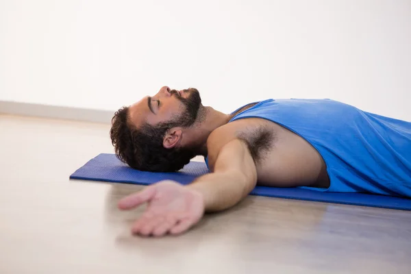 Man in yoga corpse pose — Stock Photo, Image