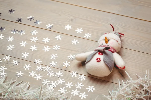 Boneco de neve e decoração de Natal na mesa — Fotografia de Stock