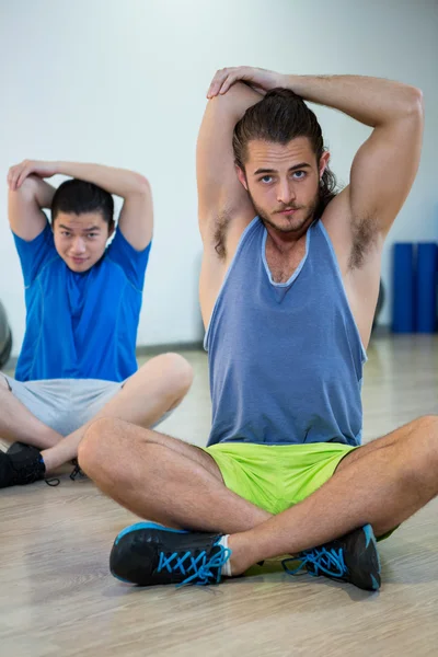 Deux hommes faisant de l'exercice aérobie — Photo