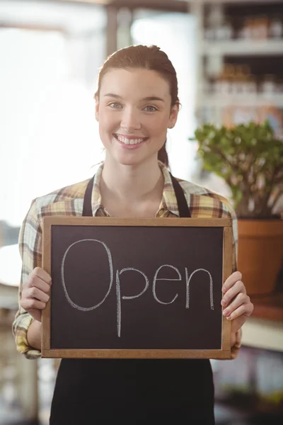 Pincérnő bemutatás nyit jel chalkboard — Stock Fotó