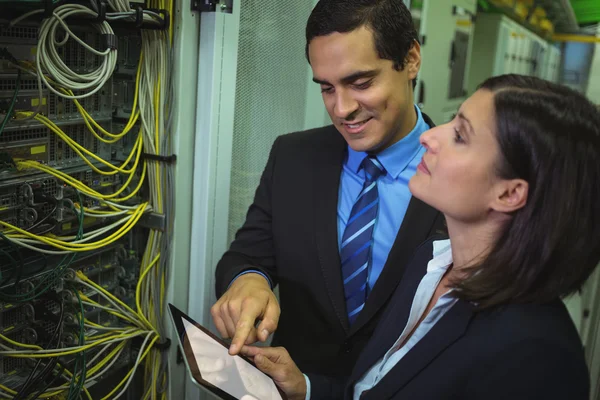 Technicians using tablet while analyzing server — Stock Photo, Image