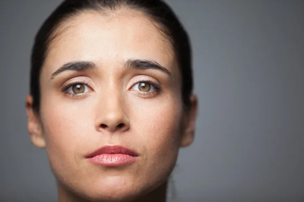 Mujer con lente de contacto — Foto de Stock