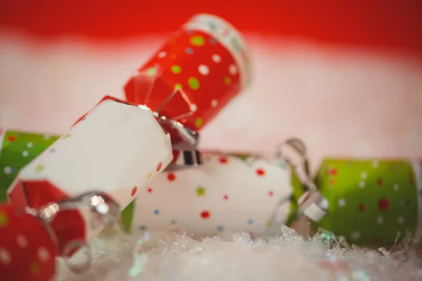 Cracker di Natale sulla neve — Foto Stock