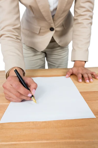 Businesswoman filling mortgage contract form — Stockfoto