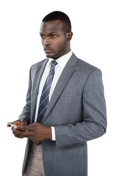 Hombre de negocios sosteniendo teléfono móvil —  Fotos de Stock