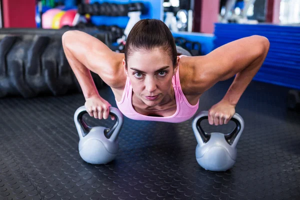 Portrait of female athlete doing push-ups — Stock Photo, Image