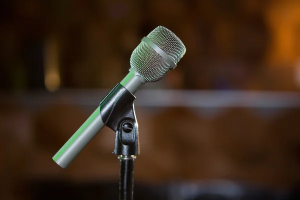 Gros plan du microphone dans le bar — Photo