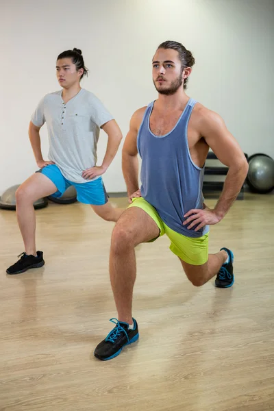 Två män gör aerob träning — Stockfoto