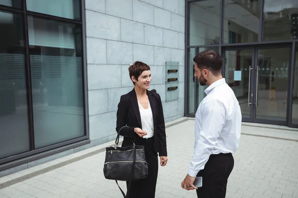 Ondernemers interactie met elkaar — Stockfoto