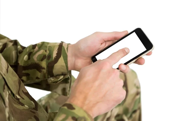 Soldado usando um telefone celular — Fotografia de Stock