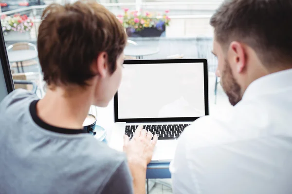 Businesspeople discussing over laptop — Stock Photo, Image