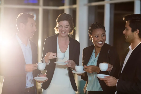 Group of businesspeople having coffee during break — Stock Photo, Image
