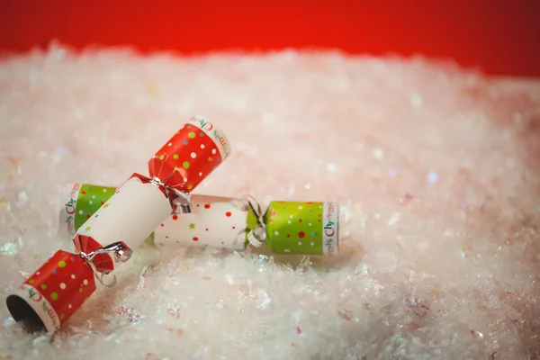 Biscoitos de Natal na neve — Fotografia de Stock