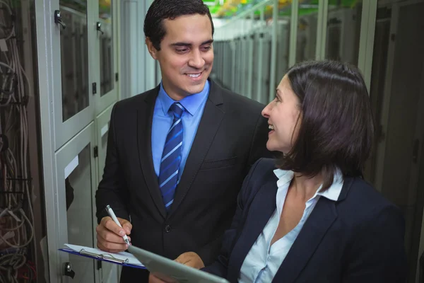 Technicians interacting with each other — Stock Photo, Image