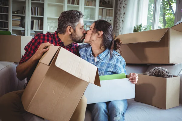 Couple unpacking carton boxes — Stock Photo, Image