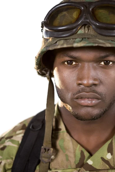 Selvsikker soldat mot hvit bakgrunn – stockfoto