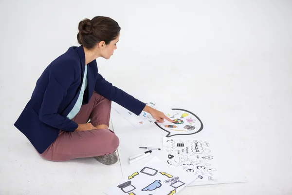 Businesswoman working on icon charts — Stock Photo, Image