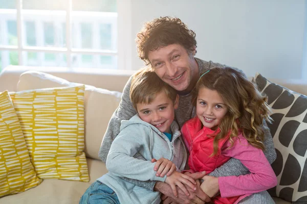 Padre con sus hijos —  Fotos de Stock