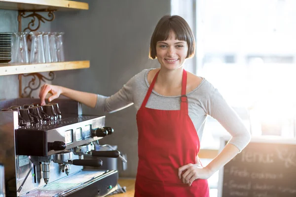 Waitress standing with hand on hip — Stock Photo, Image