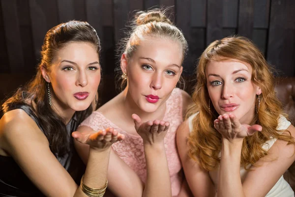 Female friends blowing a kiss — Stock Photo, Image