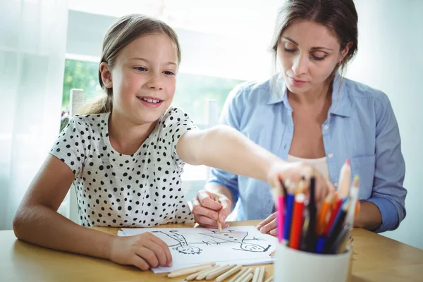 Mother and daughter drawing together — Stock Photo, Image