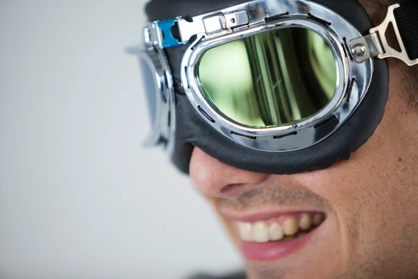 Muž na sobě brýle aviator — Stock fotografie
