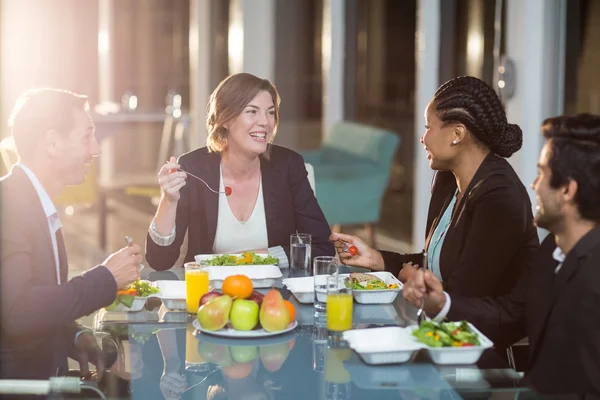 Grupp av företagare med frukost — Stockfoto