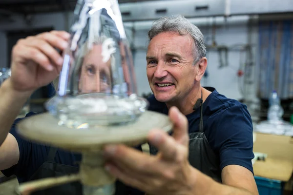 Glassblower and colleague examining glassware — Stock Photo, Image