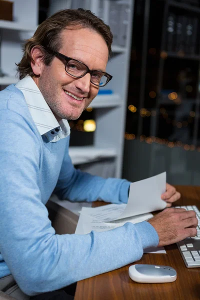 Businessman working on computer in office — Stock Photo, Image