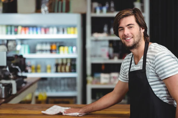 Camarero de limpieza café contador — Foto de Stock