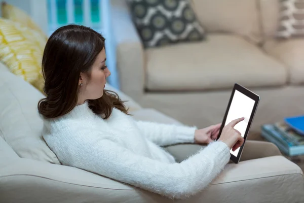 Mulher usando tablet digital — Fotografia de Stock