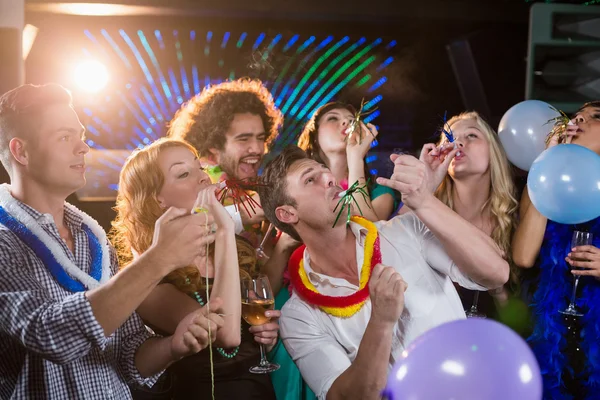 Group of friends blowing party horn — Stock Photo, Image