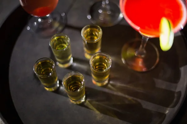 Cocktail drinks and shot glasses — Stock Photo, Image