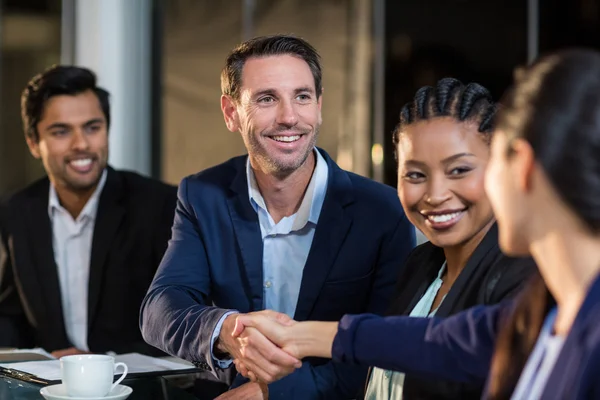 Businessman shaking hands with colleague — Stock Photo, Image