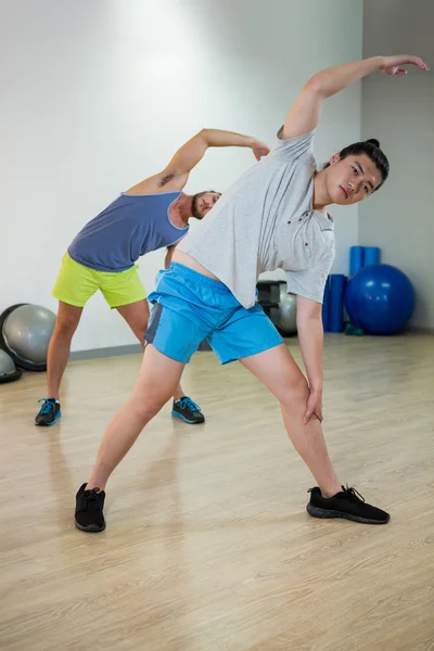 Dois homens fazendo exercício aeróbico — Fotografia de Stock