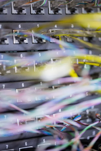 Primer plano de los cables conectados en el zócalo — Foto de Stock