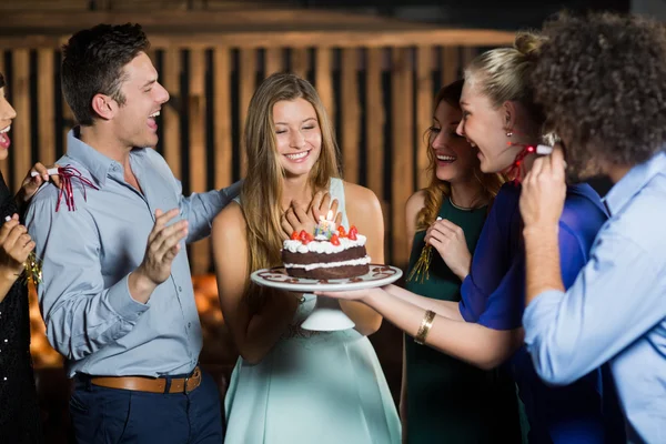 Friends surprising woman with birthday cake — Stock Photo, Image