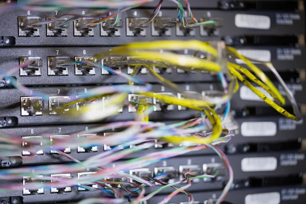 Primer plano de los cables conectados en el zócalo —  Fotos de Stock