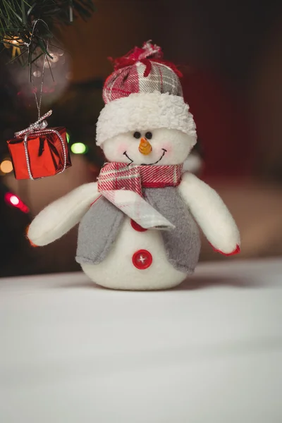 Close-up de boneco de neve na mesa de madeira — Fotografia de Stock