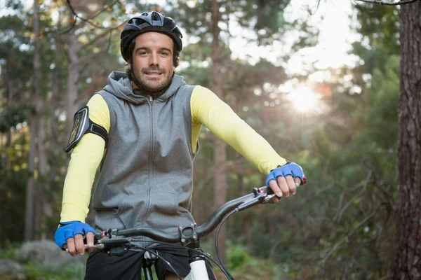 VTT à vélo dans la forêt — Photo