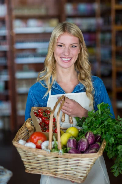 Staff holding basket of vegetables — Stock Photo, Image