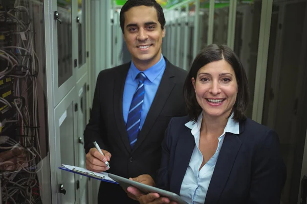 Technicians analyzing server — Stock Photo, Image