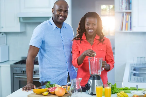 Couple standing with mixer — Stock Photo, Image