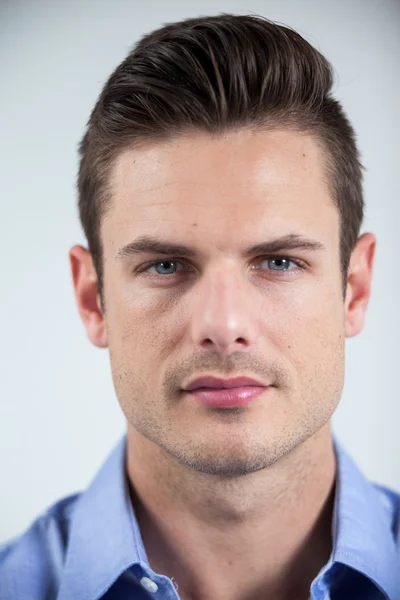 Man wearing contact lens — Stock Photo, Image