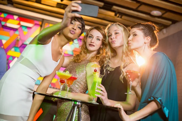 Group of friends taking selfie — Stock Photo, Image