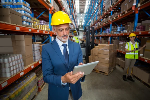 Warehouse manager using digital tablet — Stock Photo, Image