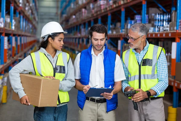 Warehouse workers interacting with each other — Stock Photo, Image