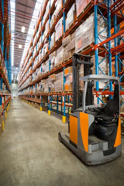 Shelves with boxes in warehouse — Stock Photo, Image